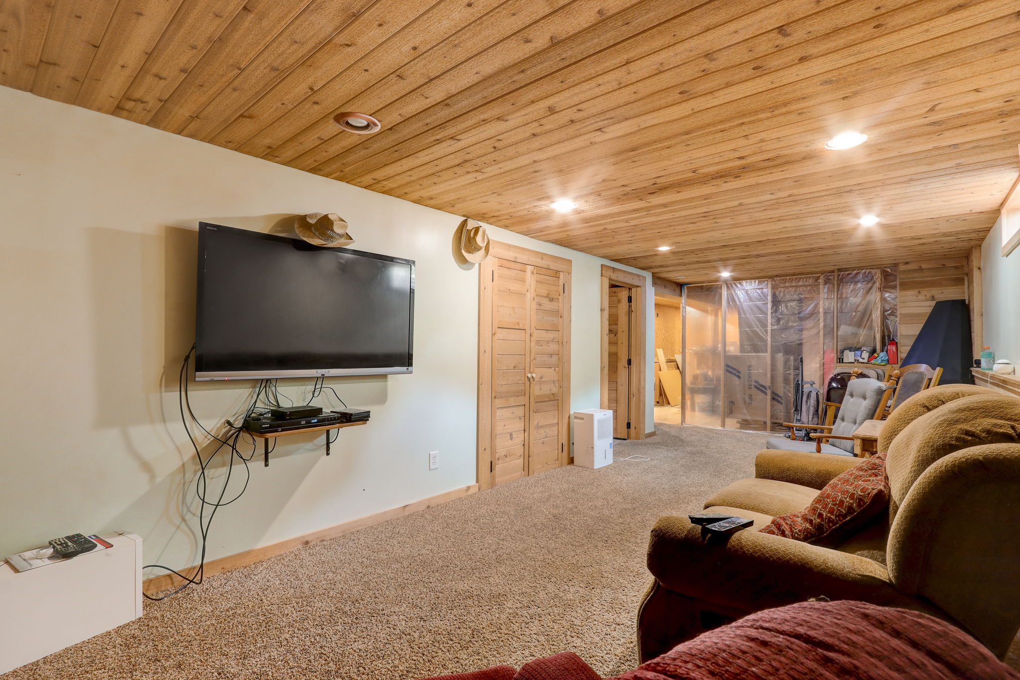  E Woodview Ave-039
