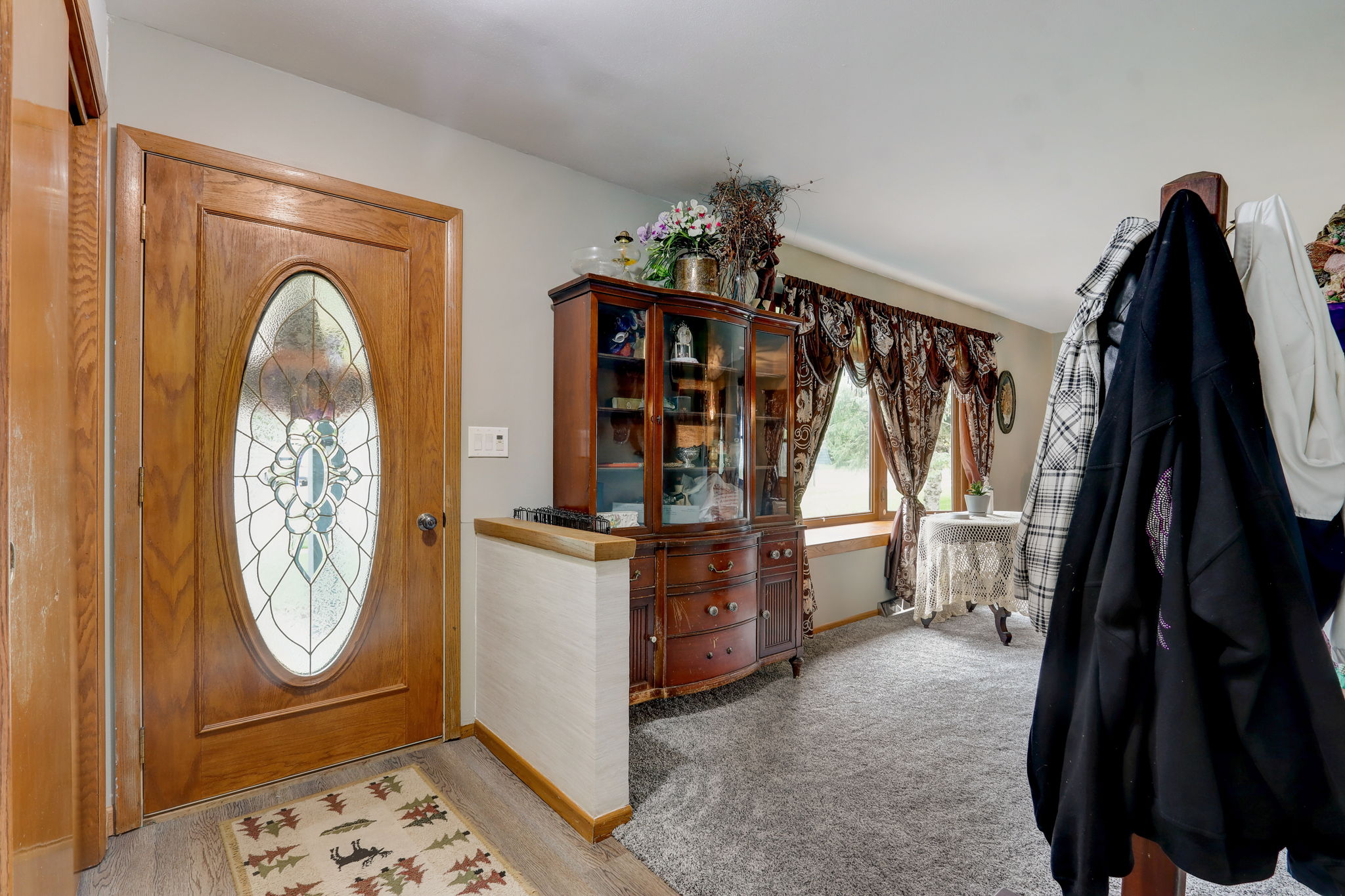  E Woodview Ave-007