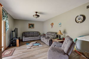  E Woodview Ave-021