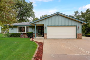  E Woodview Ave-003