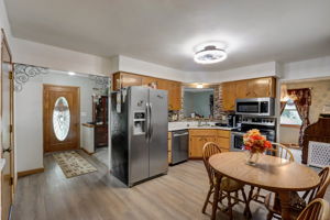  E Woodview Ave-017
