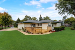  E Woodview Ave-050