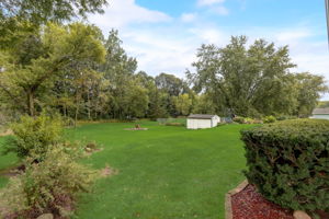  E Woodview Ave-048