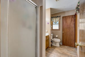  E Woodview Ave-026