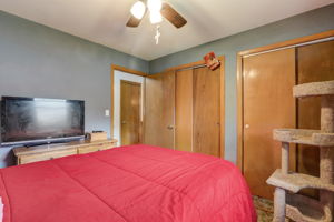  E Woodview Ave-028