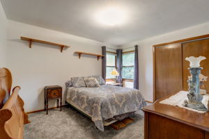  E Woodview Ave-029