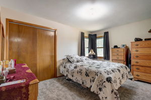  E Woodview Ave-032
