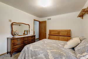  E Woodview Ave-031
