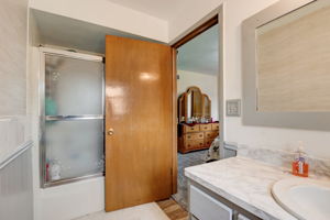 E Woodview Ave-036