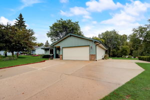  E Woodview Ave-001