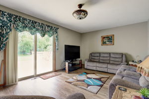  E Woodview Ave-022