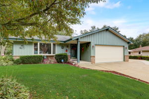  E Woodview Ave-004