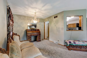  E Woodview Ave-012