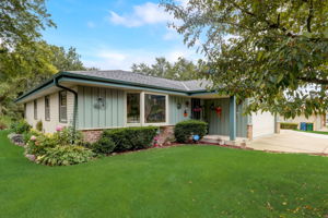  E Woodview Ave-005