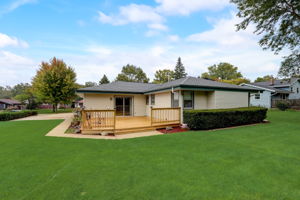  E Woodview Ave-051