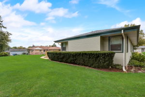  E Woodview Ave-052
