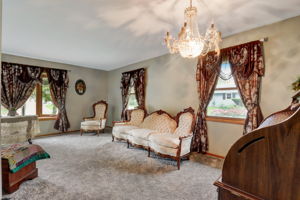  E Woodview Ave-014