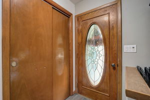  E Woodview Ave-006