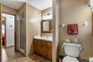  E Woodview Ave-025