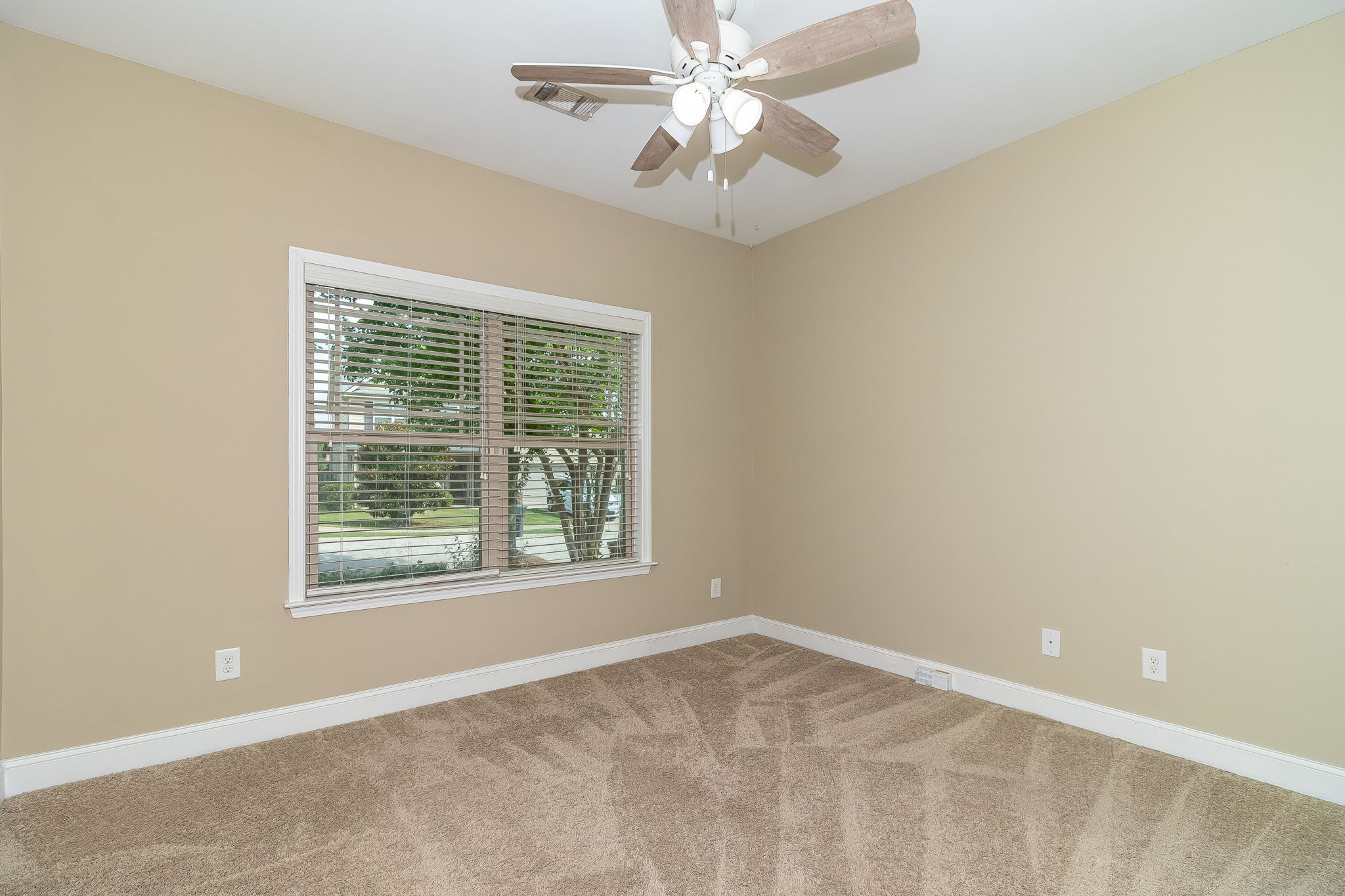 Bedroom 1 (On Main)