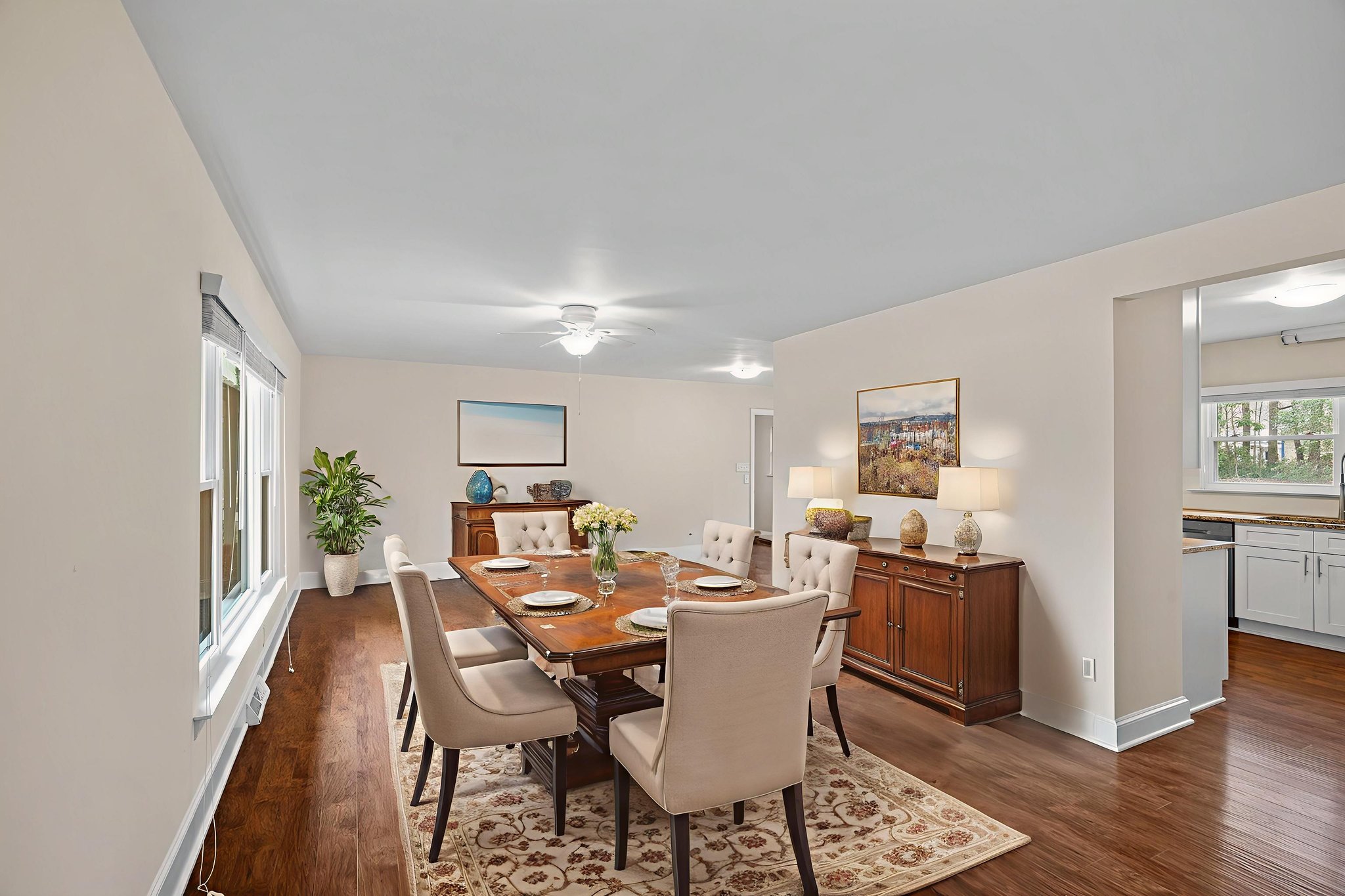 DSC04343 virtually staged.jpeg