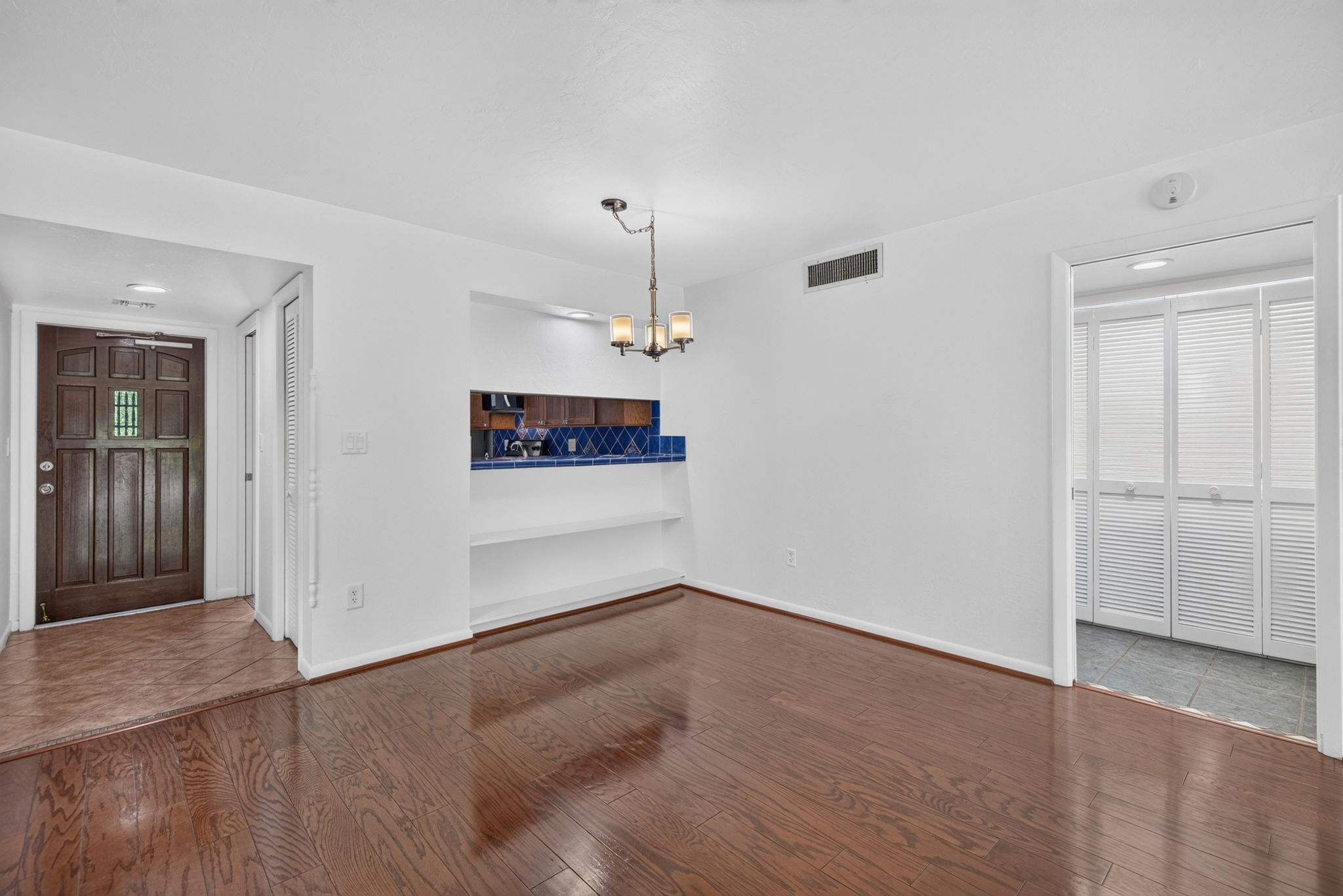 Dining Room 3 of 3