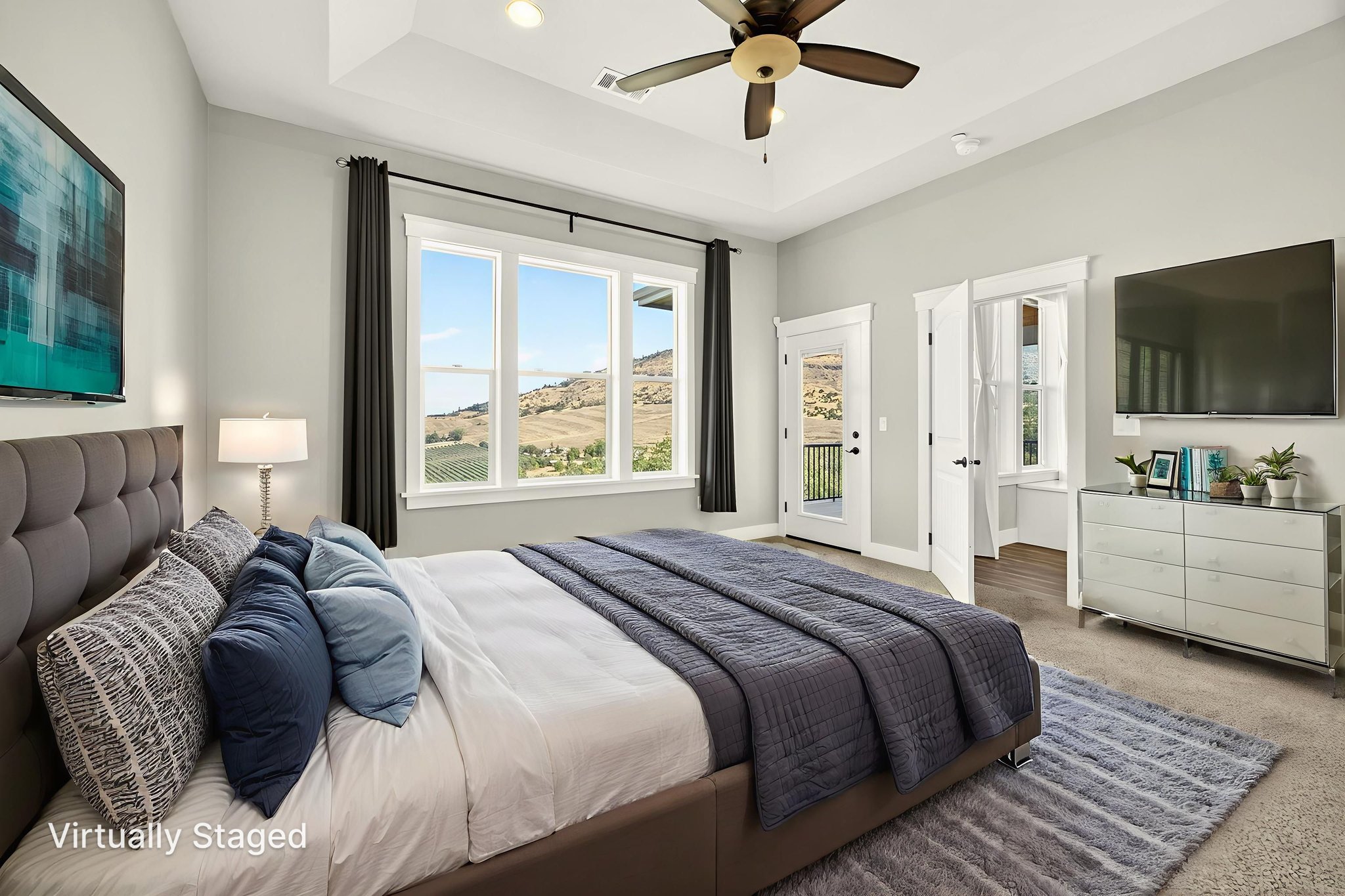 ApxAD00052 virtually staged.jpeg