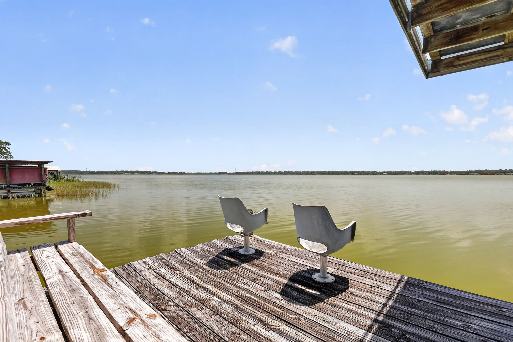 STUNNING  WATERFRONT VIEWS of Lake Griffin!