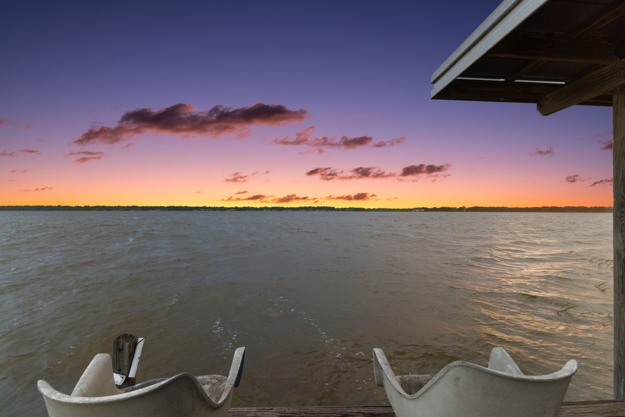 STUNNING  WATERFRONT VIEWS of Lake Griffin!
