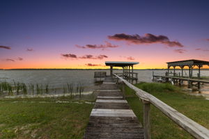 STUNNING  WATERFRONT VIEWS of Lake Griffin!