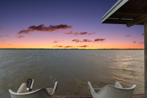 STUNNING  WATERFRONT VIEWS of Lake Griffin!