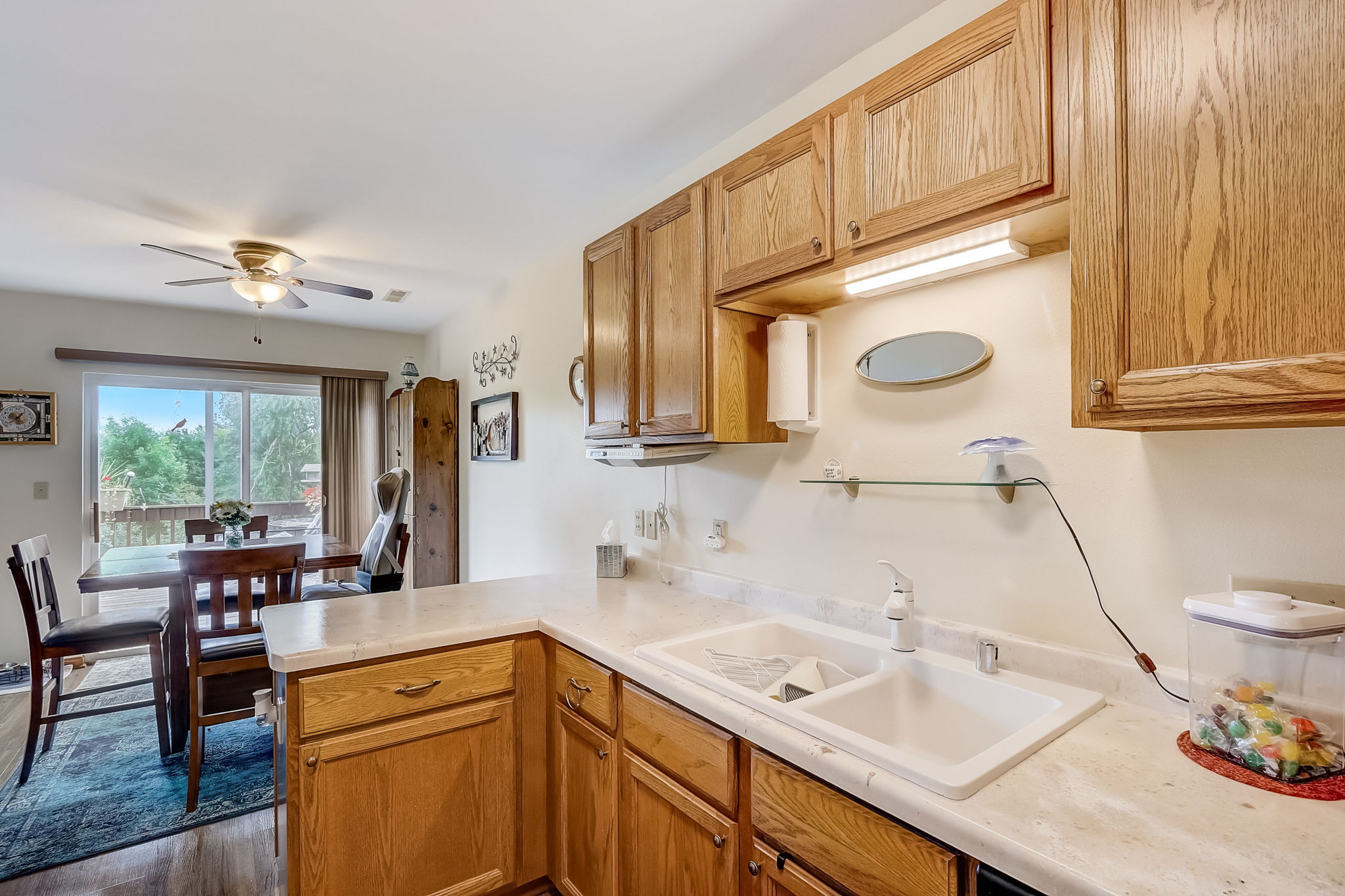  W Sycamore St-015
