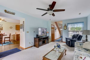 W Sycamore St-008