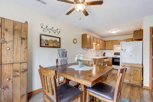  W Sycamore St-017