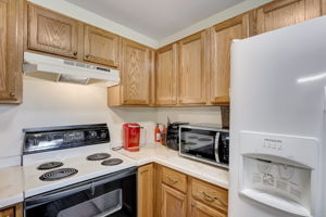  W Sycamore St-013