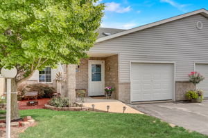  W Sycamore St-004
