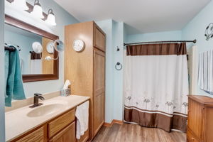  W Sycamore St-021