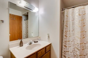  W Sycamore St-030