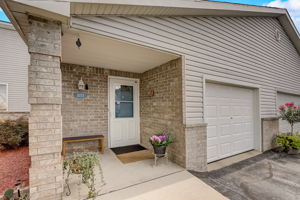 W Sycamore St-005