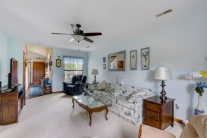  W Sycamore St-007