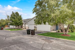  W Sycamore St-001