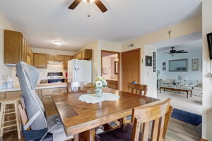  W Sycamore St-018