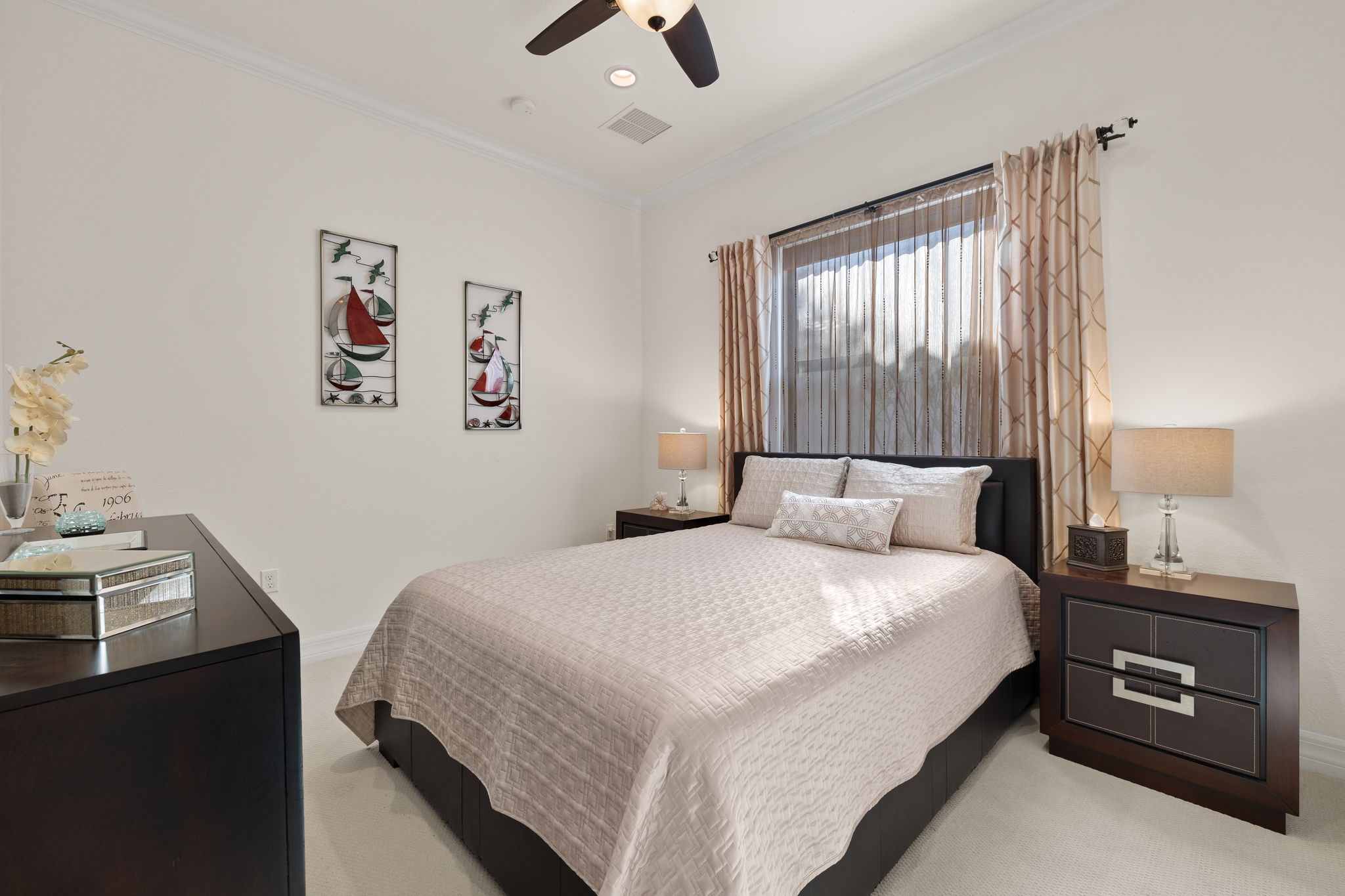 2nd bedroom...furniture conveys!