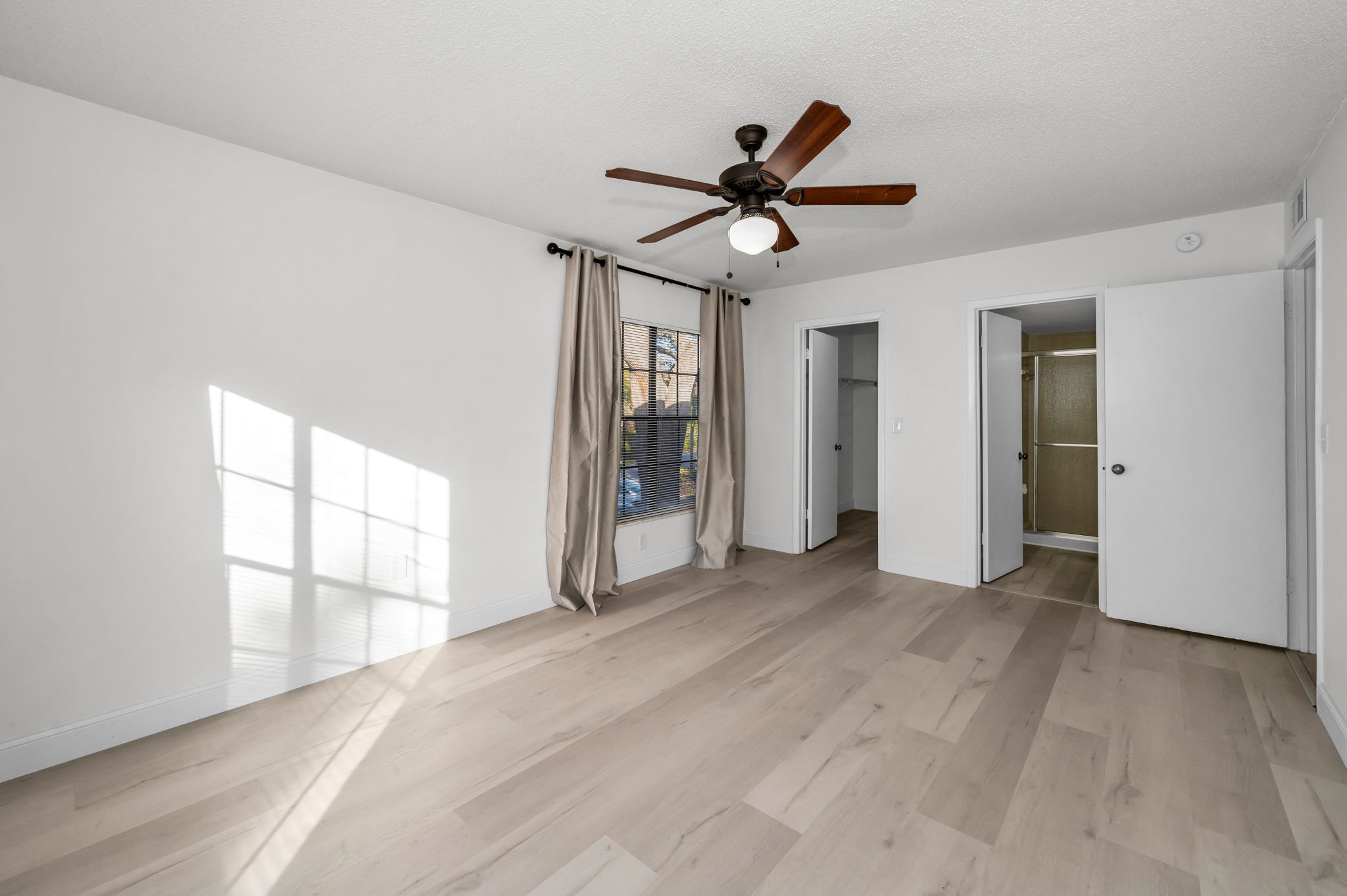 Master Bedroom1b