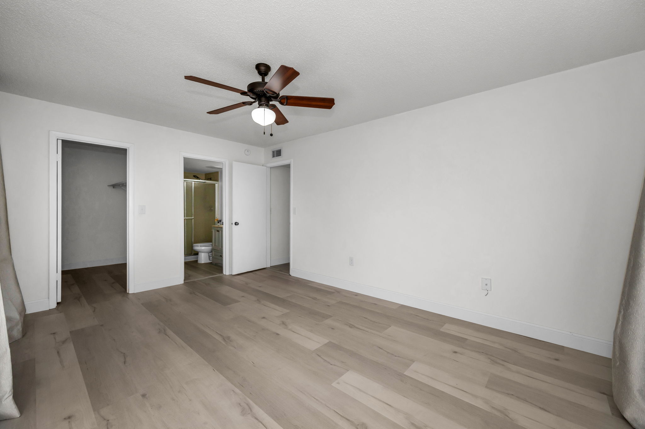 Master Bedroom1c