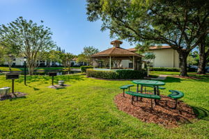 Gazebo and Gilling Area4