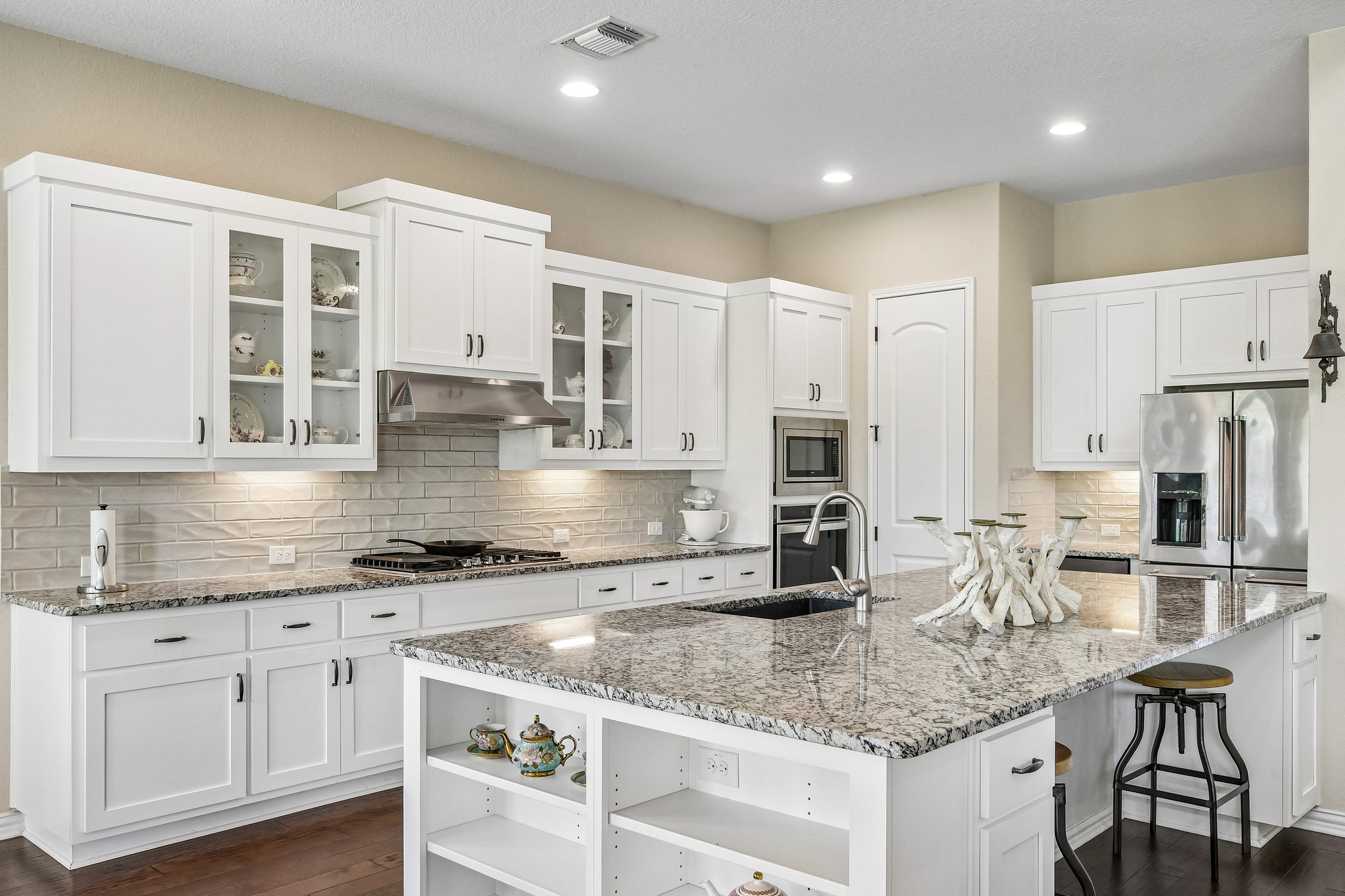 Vasquez Pl-S0306-020.jpg