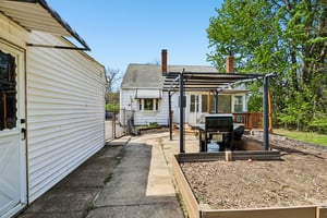 N Rocky River Dr-S2204-038.jpg