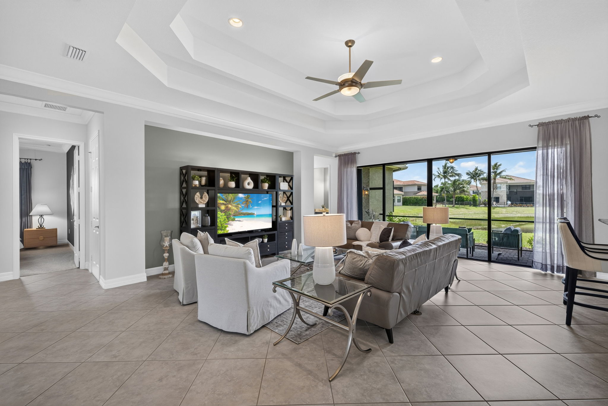 Living Room 3 of 5