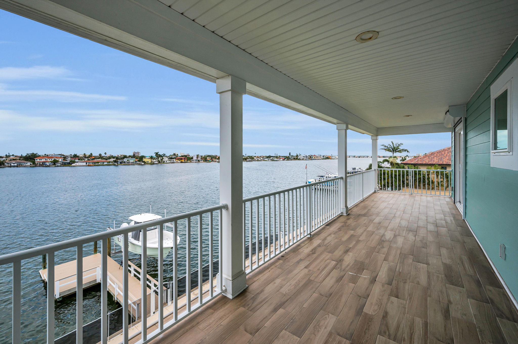 Upper Level Balcony6